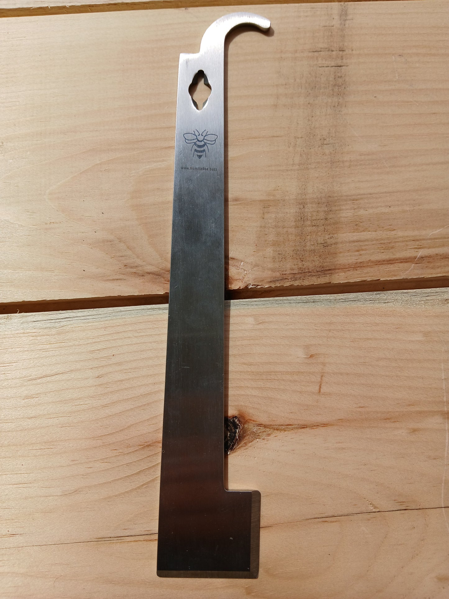 Hive Tool - with 'J' hook for prying frames