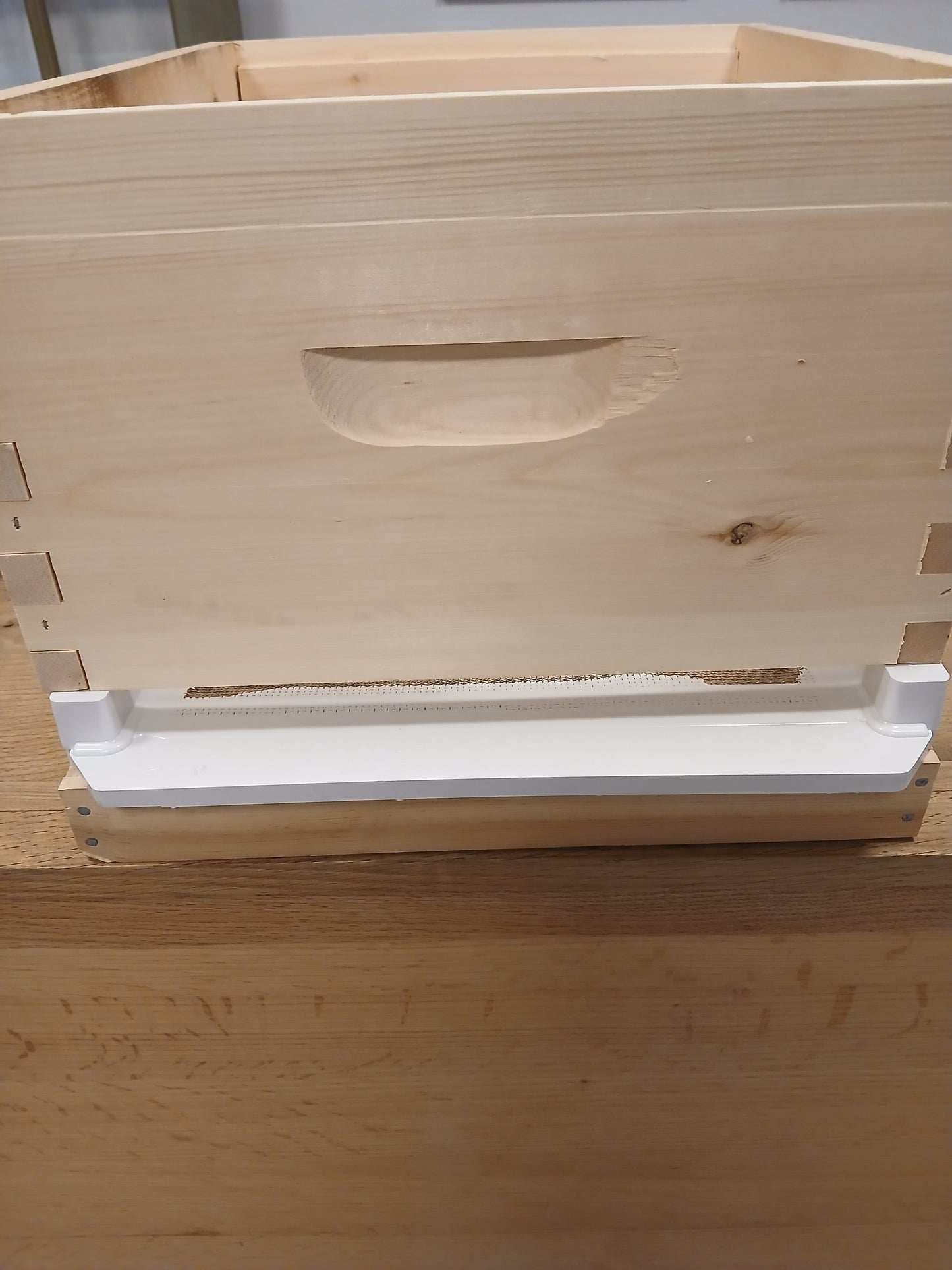 Varroa-Nator Screened Bottom Board