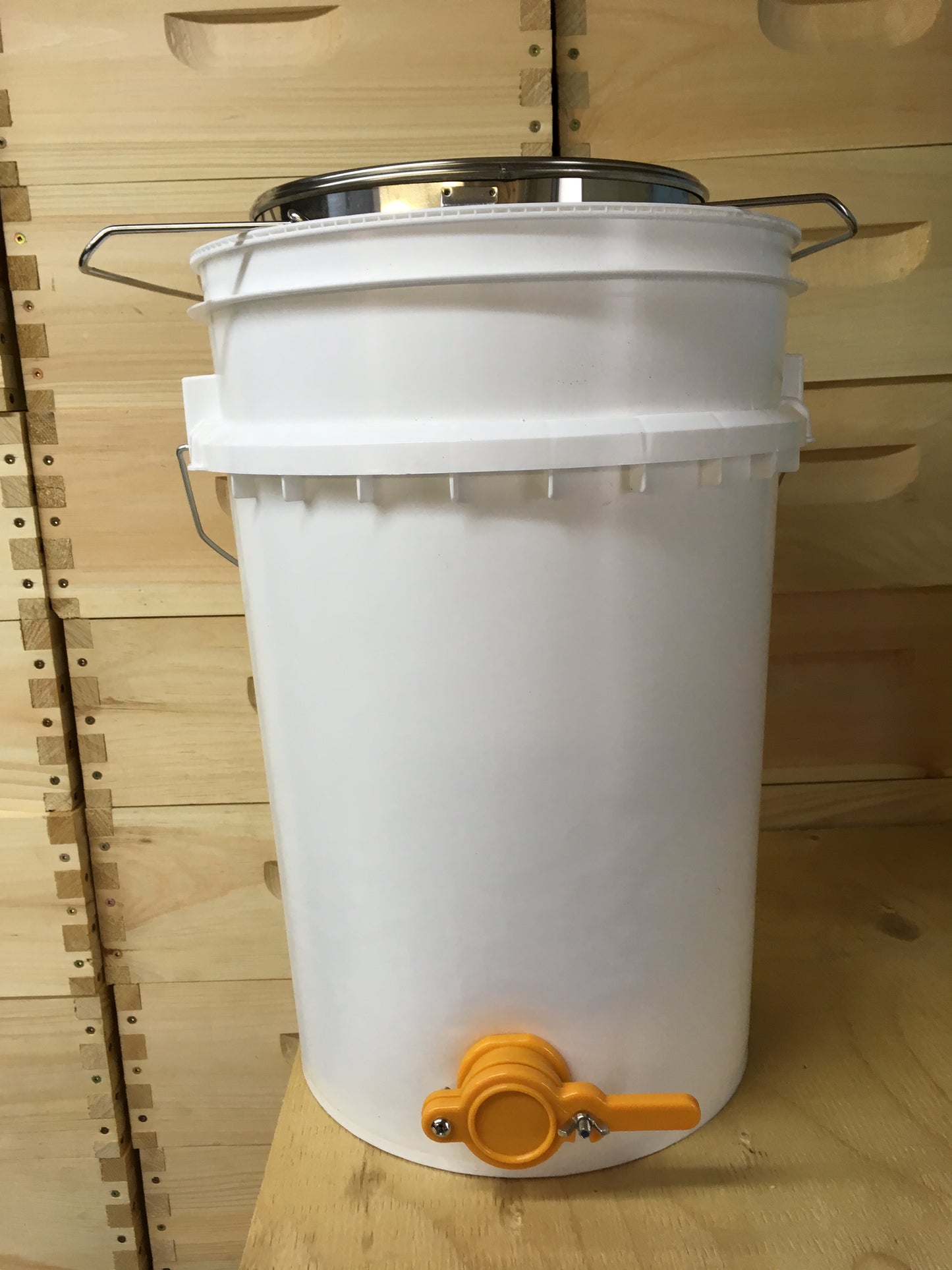 Bottling bucket with Stainless Steel Seive