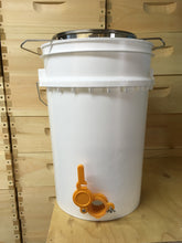 Bottling Bucket with Deluxe Honey gate