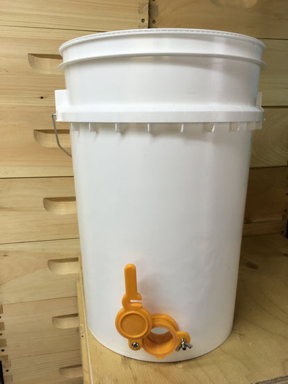 Bottling Bucket with Deluxe Honey gate