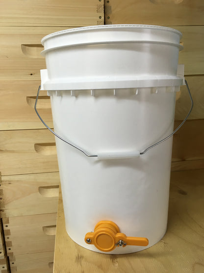 Bottling Bucket with Deluxe Honey gate