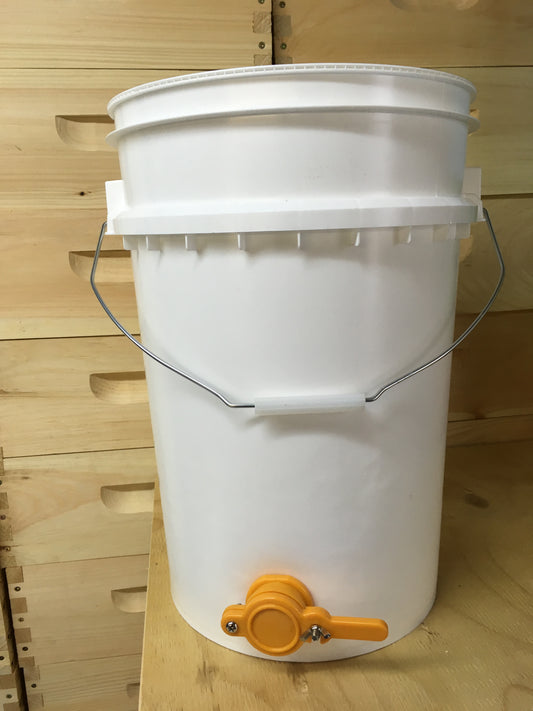 Bottling Bucket with Deluxe Honey gate